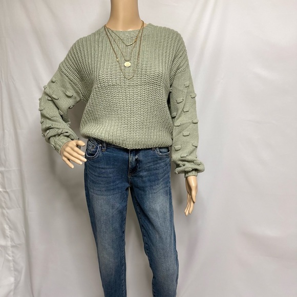 MOON & MADISON SWEATER ✨ - Picture 3 of 8